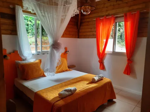 Bungalow between Sea and Mountains