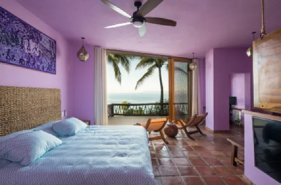 Beachfront Steps from Romantic Zone: Casa Cuatro Abrazos (Lower Half) Hotels in Conchas Chinas