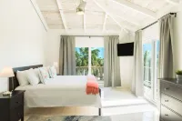 Villa DelEvan 4F - 12 min. walk from the pristine Long Bay Beach,