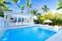 Pink Palms at Cable Beach - 4 Bedroom - 1 Minute to Beach - プライペートプール