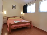 450 meters to the beach, Private gardens,Praia das Maçãs