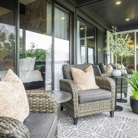 Cozy Lakefront Loft-Downtown Prime Location!