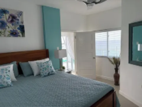 WatersEdge -B3 Hotels in 