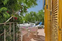 2-Bedroom Holiday Apartment with Beach Access in Cala d'Or