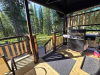 Cozy Fireside Cottage - Kutenai