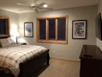 Mountain Time - Updated 3 bedroom home,<br>walk to trails, horses, tennis, & more!