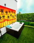 Arikays Homes - 3bdr/3bthr apartment with pool, hot tub, & gym.