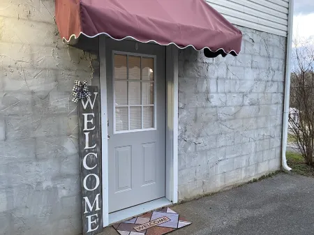 Cozy Apartment (sleeps 6)