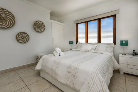 Oceanfront @ Mangel Halto Beach, Snorkel, Scuba, Beach