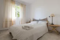 5 Bedroom villa split into 2 apartments