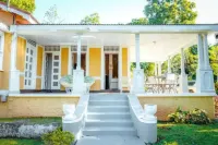 Cheerful 3-bedroom villa with on premises parking