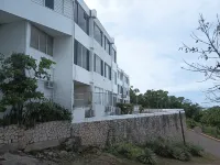 Ocean view apartment,with pool within reach ,AC with WiFi newly redone,discount