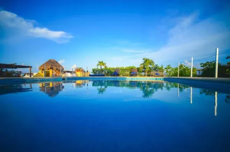 Encanto Riviera Отели рядом с достопримечательностью «Плайя Пунта Эсмеральда»