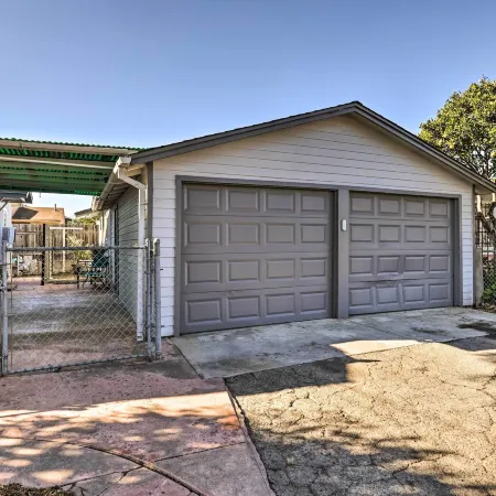 Quiet Carpinteria Cottage by Town and Beaches