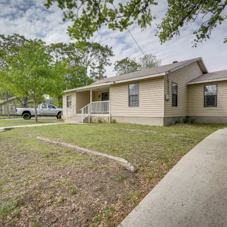 Kerrville Vacation Rental Across from River Trail!