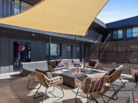 羊絨客棧 奇蘭縣酒店