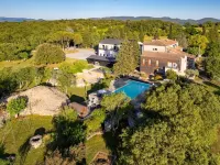 Logis Auberge les Murets Hotel Restaurant Spa Hotels in Chandolas