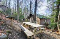 Secluded Nantahala 'Gone Hunting' Cabin w/ Hot Tub - 3-Star