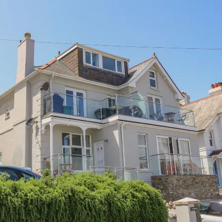 1 Lyndhurst