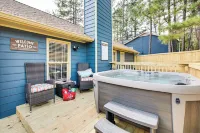 4 Mi to Airport: Atlanta Home w/ Deck & Hot Tub Các khách sạn ở Clayton County