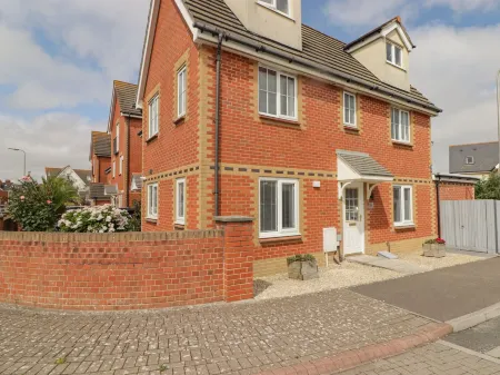 12 Clos Yr Wylan Отели рядом с достопримечательностью «Barry Island Beach Huts»