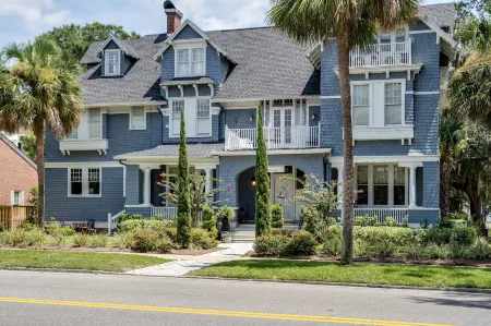 Riverdale Inn Отели в г. Дувал