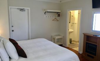Ellis House Bed & Breakfast