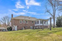 Upscale Escape Game Room & Spa-like Baths 4 Bedroom Home - 3-Star