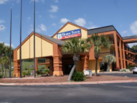 Home Town Inn & Suites Hotels in Crestview