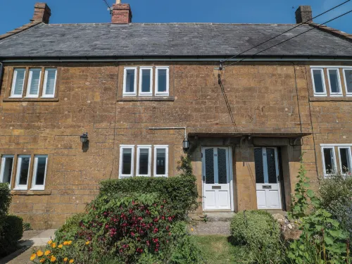 Stonecutter's Cottage Hotels in Martock
