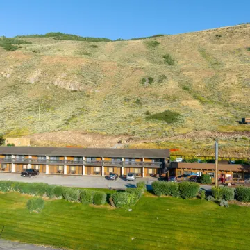Elk Refuge Inn