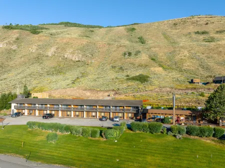 Elk Refuge Inn