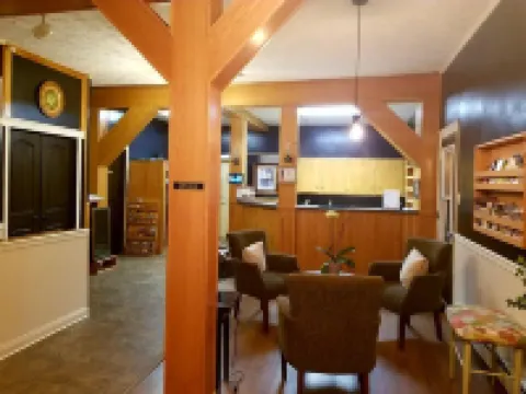 Silverwood Inn & Suites