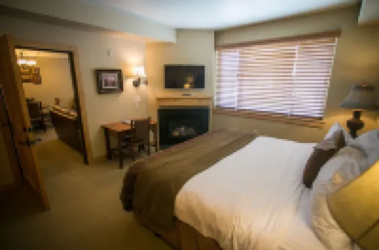 Silverado Lodge with Fireplaces and Pool Views Hotels in 