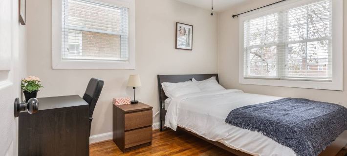 Gorgeous Home 10 Min to DC by CozySuites Hotels in Alexandria