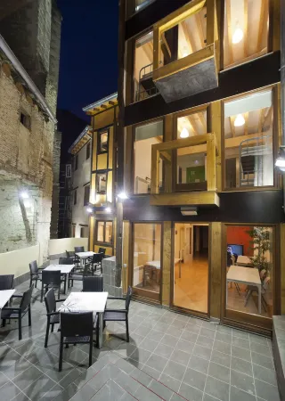 El Albergue de la Catedral Отели рядом со станцией Vitoria-Gasteiz Railway Station