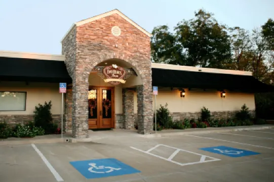 Two Hearts Inn Hotels in 