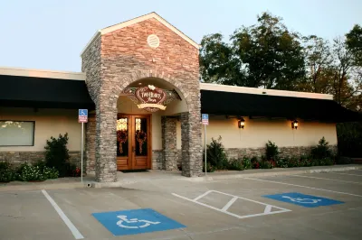 Two Hearts Inn Hotel dekat University of Central Oklahoma