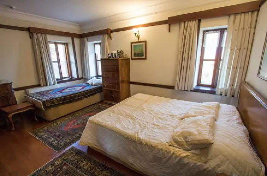 Altın Çeşmeli Konak