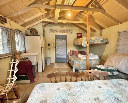 Paradise Point Limit 10 Cottage Hotels in Casco