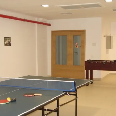 Red Hotel Accommodation Отели рядом с достопримечательностью «Торговый центр Cluj Iulius Mall»