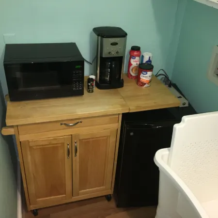 Cozy Suite - Pet Friendly, Beach Side 1 Bedroom Apts by RedAwning