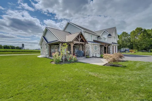 Patio and Yard Newly Built Retreat in Ronks! - parking