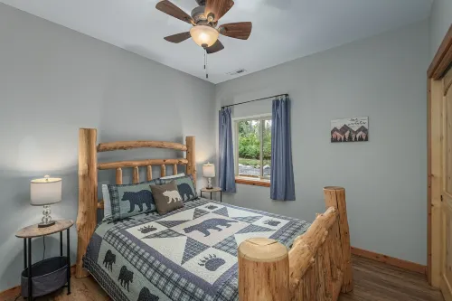 Bearfoot Chalet 3 Bedroom Home by NW Comfy Cabins - Lodges