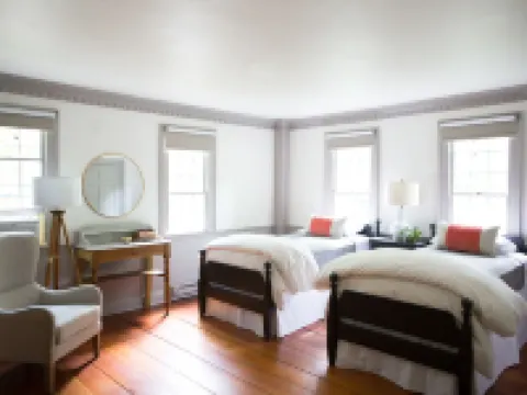 Squire Tarbox Inn Hotels in Lincoln County