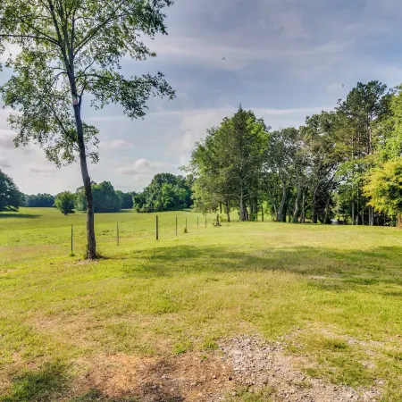 Charming Starkville Vacation Rental ~ 5 Mi to MSU!