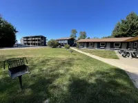 Lake Bluff Inn and Suites - 2-Star