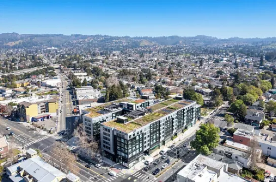 Marvelous 2-bedroom apartment with WiFi in  North Oakland