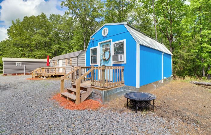 Higden Studio w/ Shared Patio, Yard Games, Grills!