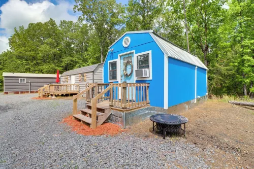 Higden Studio w/ Shared Patio, Yard Games, Grills! - 2-Star